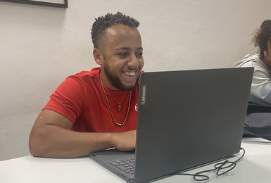 Suivre une formation en alternance à la Réunion pour obtenir un titre d'assistant commercial